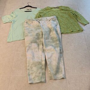 Chico size 3. (16) pants and 2 green tops like new condition